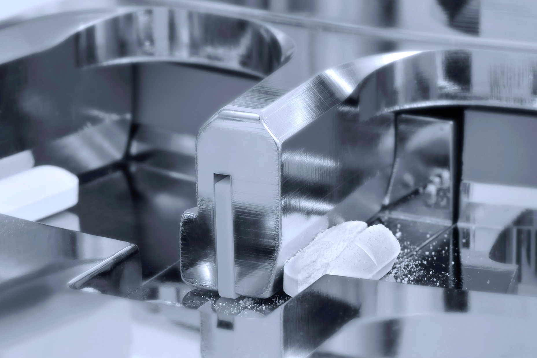 Self cleaning feature